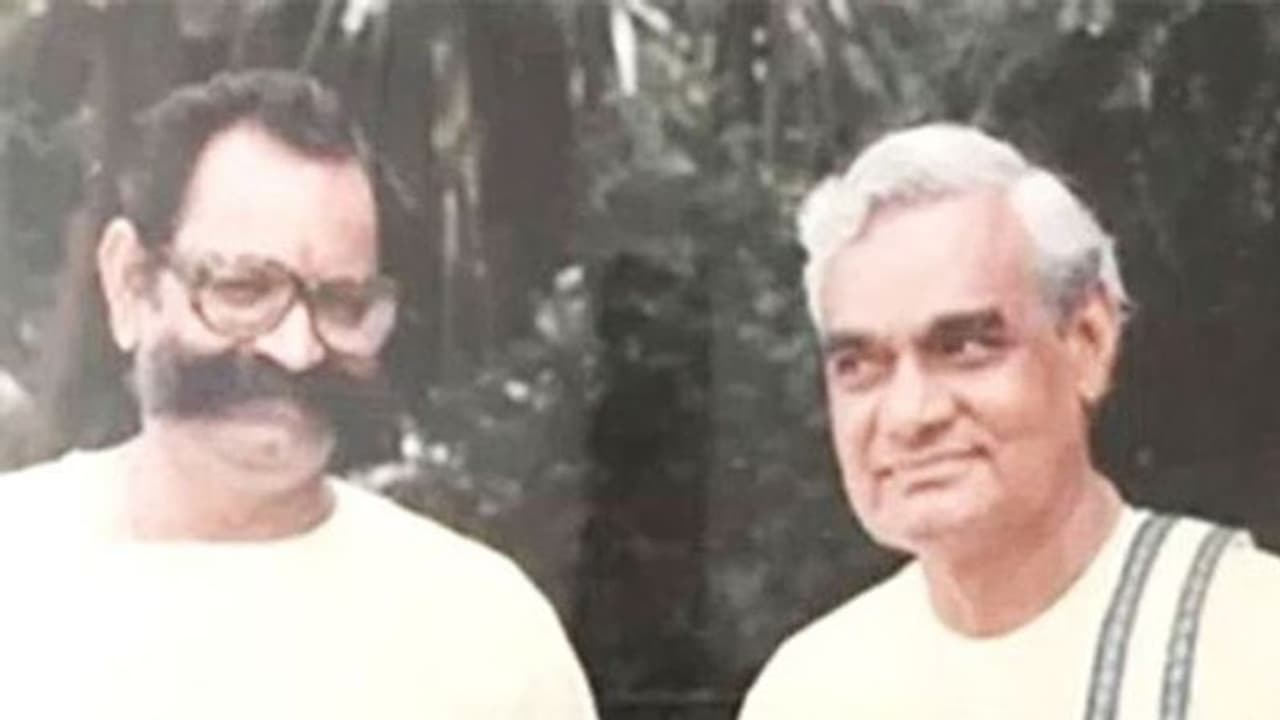 1968 से निधन तक अटलजी के साथ रहे शिवकुमार पारीक नहीं रहे, पीएम मोदी ने दी श्रद्धांजलि 1968 से निधन तक अटलजी के साथ रहे शिवकुमार पारीक नहीं रहे, पीएम मोदी ने दी श्रद्धांजलि