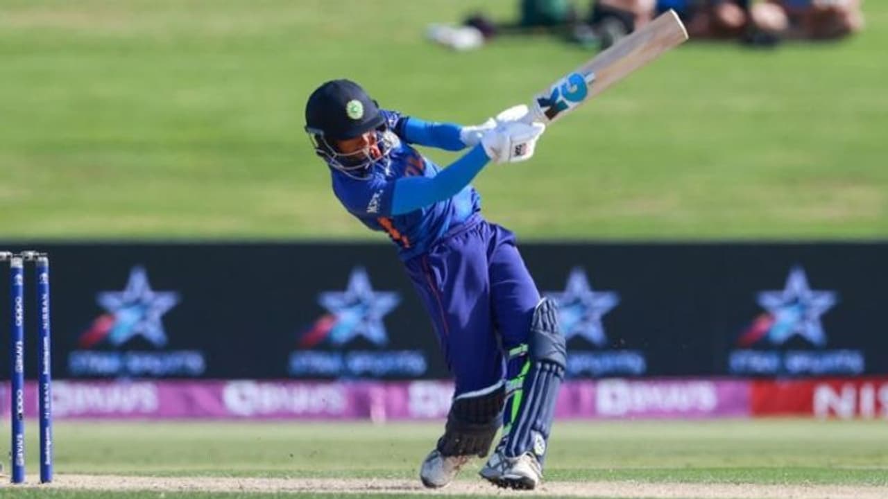 ICC Womens World Cup : മധ്യനിര നിലംപൊത്തിയിട്ടും ഇന്ത്യ കരകയറി; പാകിസ്ഥാനെതിരെ മികച്ച സ്കോര് ICC Womens World Cup : മധ്യനിര നിലംപൊത്തിയിട്ടും ഇന്ത്യ കരകയറി; പാകിസ്ഥാനെതിരെ മികച്ച സ്കോര്