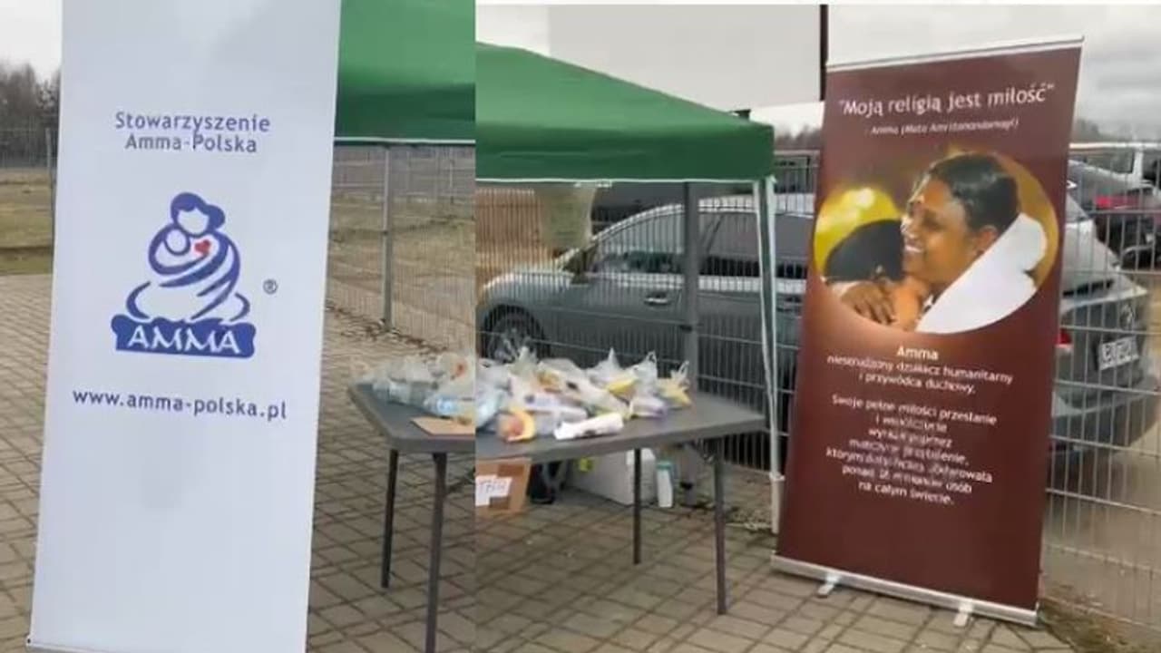 യുക്രൈനിൽ നിന്നുള്ള അഭയാർത്ഥികള്‍ക്കും വിദ്യാര്‍ത്ഥികള്‍ക്കും സഹായമായി അമൃതാനന്ദമയീമഠം വൊളന്റിയർമാർ