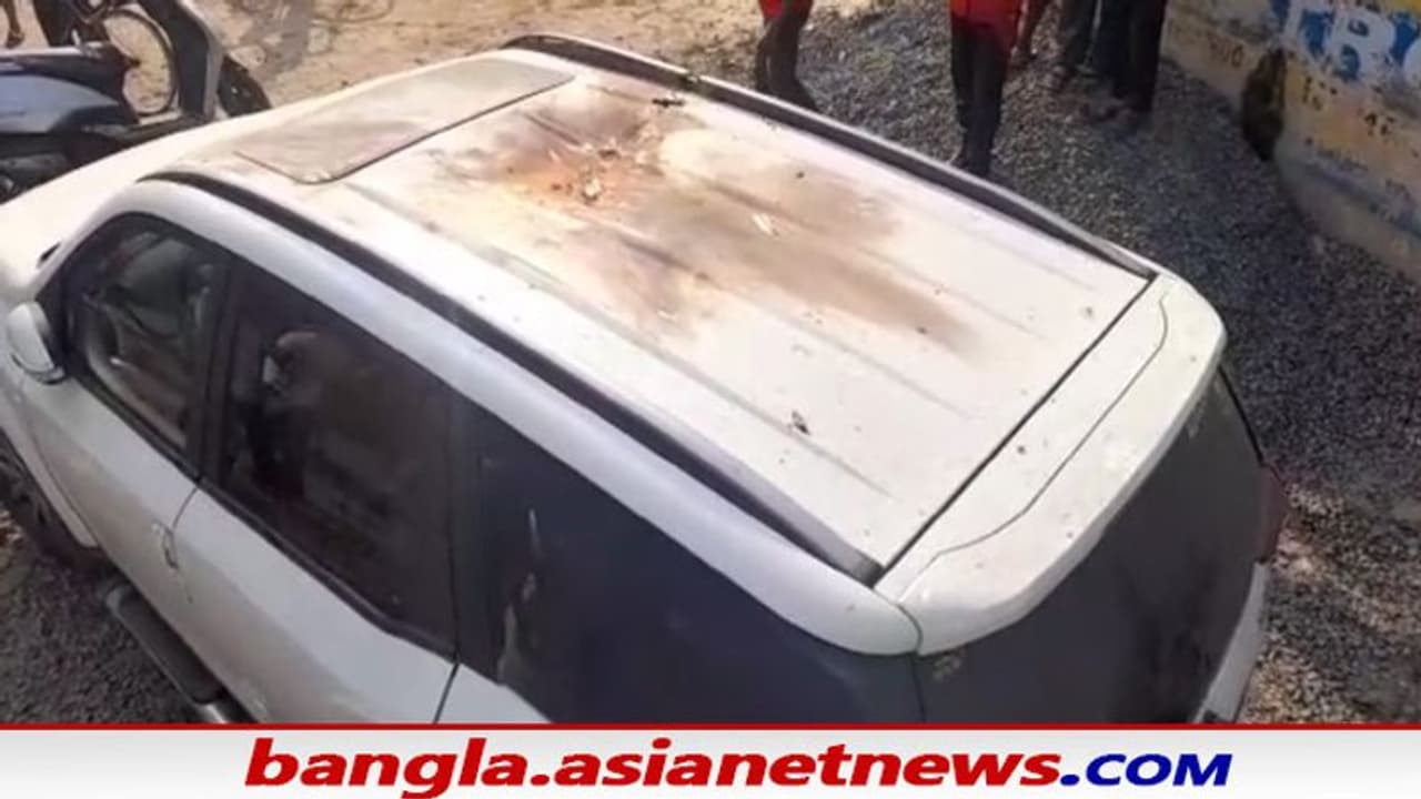 কাউন্সিলরের গাড়ি লক্ষ্য করে বোমাবাজি, মাঝ রাতেই কেঁপে উঠল এলাকা, ব্যাপক উত্তেজনা হালিশহরে কাউন্সিলরের গাড়ি লক্ষ্য করে বোমাবাজি, মাঝ রাতেই কেঁপে উঠল এলাকা, ব্যাপক উত্তেজনা হালিশহরে