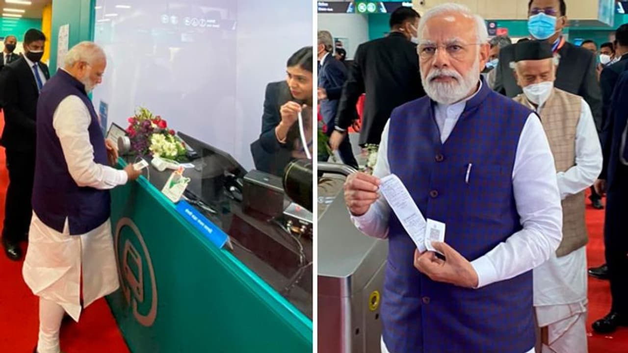 पीएम मोदी ने पुणे मेट्रो का टिकट खरीदकर की यात्रा, ट्रेन में बैठे स्कूली छात्रों से की बात पीएम मोदी ने पुणे मेट्रो का टिकट खरीदकर की यात्रा, ट्रेन में बैठे स्कूली छात्रों से की बात