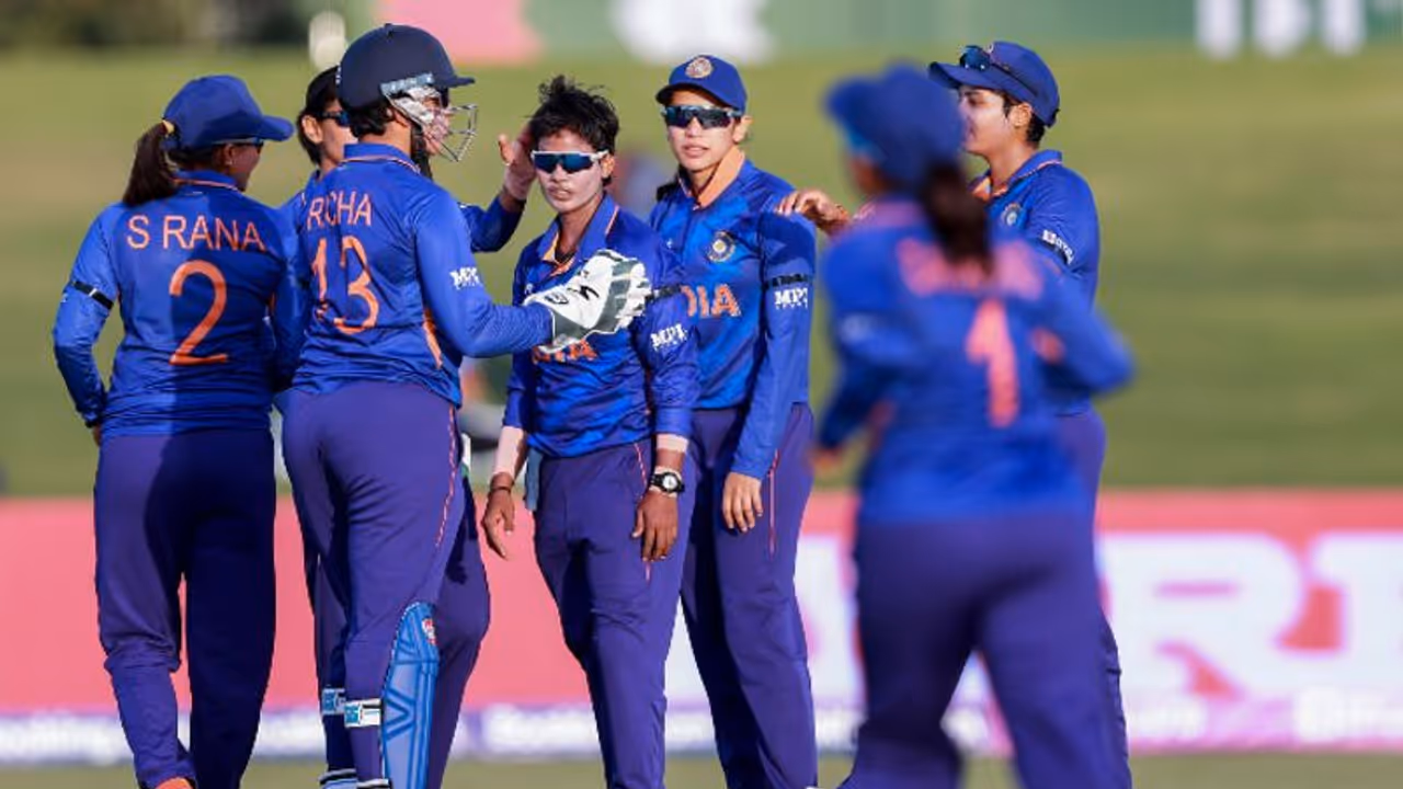 மகளிர் உலக கோப்பை: பாகிஸ்தானை வீழ்த்தி இந்திய மகளிர் அணி அபார வெற்றி