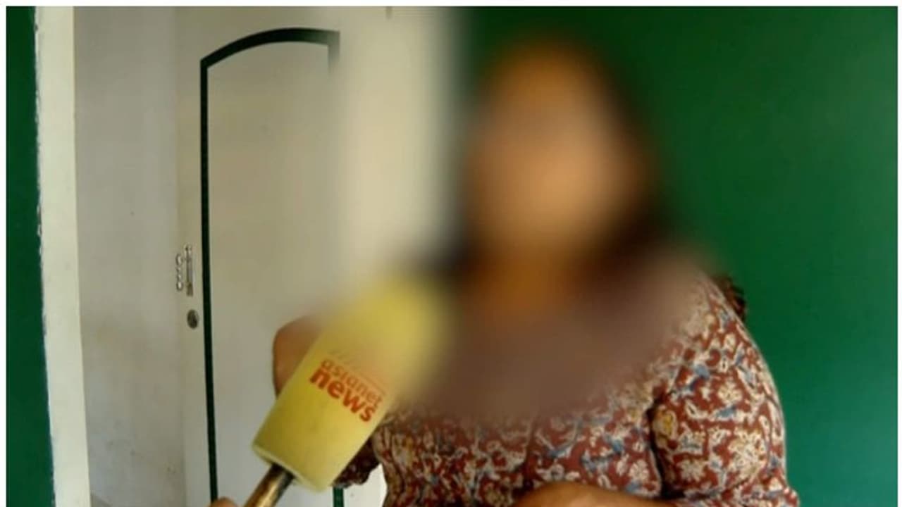 Sexual Abuse In KSRTC : കെഎസ്ആർടിസി ബസിൽ അധ്യാപികക്ക് നേരെ ലൈംഗികാതിക്രമം; കണ്ടക്ടര് ഇടപെട്ടില്ലെന്ന് പരാതി Sexual Abuse In KSRTC : കെഎസ്ആർടിസി ബസിൽ അധ്യാപികക്ക് നേരെ ലൈംഗികാതിക്രമം; കണ്ടക്ടര് ഇടപെട്ടില്ലെന്ന് പരാതി