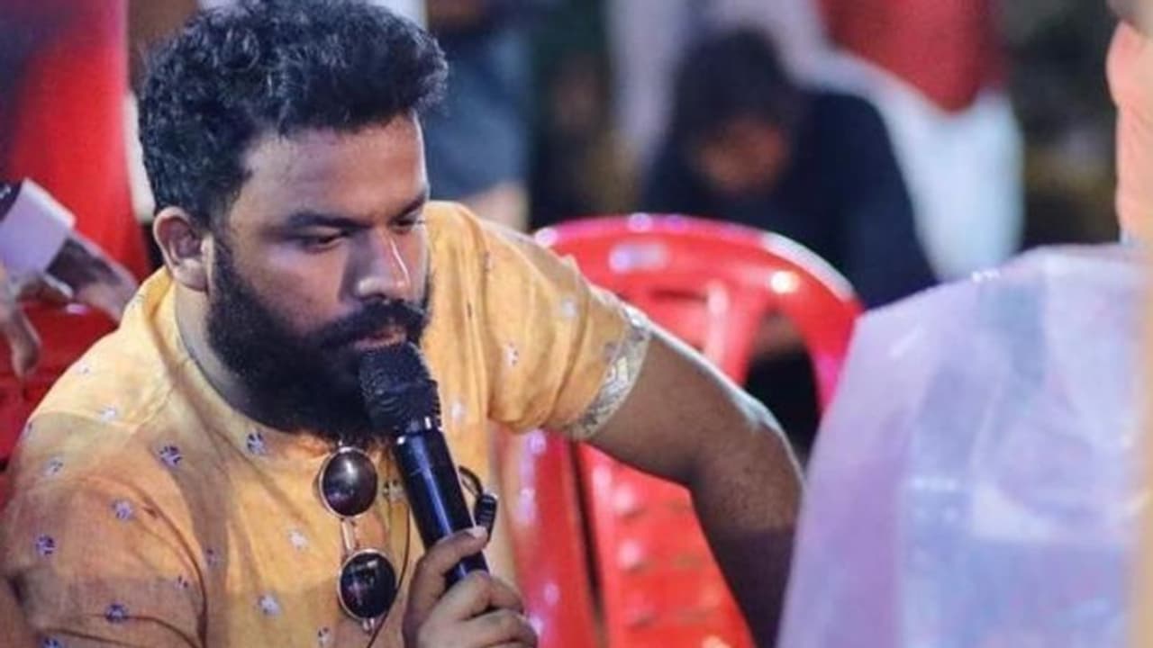 ബലാത്സംഗക്കേസിൽ പടവെട്ട് സിനിമയുടെ സംവിധായകൻ അറസ്റ്റിൽ ബലാത്സംഗക്കേസിൽ പടവെട്ട് സിനിമയുടെ സംവിധായകൻ അറസ്റ്റിൽ