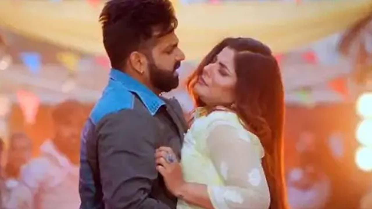 पवन सिंह का 'व्हाइट व्हाइट लहंगा' सांग सोशल मीडिया में हुआ वायरल, इस एक्ट्रेस के साथ दिखी गजब की केमेस्ट्री