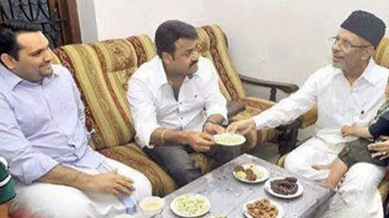 ഹൈദരലി തങ്ങൾ ജീവിതം സമർപ്പിച്ചത് സമൂഹനന്മയ്ക്കും മതസൗഹാർദ്ദം ശക്തിപ്പെടുത്താനും; അനുസ്മരിച്ച് മോഹൻലാൽ ഹൈദരലി തങ്ങൾ ജീവിതം സമർപ്പിച്ചത് സമൂഹനന്മയ്ക്കും മതസൗഹാർദ്ദം ശക്തിപ്പെടുത്താനും; അനുസ്മരിച്ച് മോഹൻലാൽ