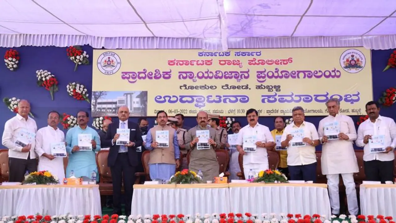 ವೇದಿಕೆ ಮೇಲೆಯೇ ಜಗದೀಶ್ ಶೆಟ್ಟರ್ ಅಸಮಾಧಾನ: ಸ್ಥಳದಲ್ಲೇ ಬಗೆಹರಿಸಿದ ಬೊಮ್ಮಾಯಿ ವೇದಿಕೆ ಮೇಲೆಯೇ ಜಗದೀಶ್ ಶೆಟ್ಟರ್ ಅಸಮಾಧಾನ: ಸ್ಥಳದಲ್ಲೇ ಬಗೆಹರಿಸಿದ ಬೊಮ್ಮಾಯಿ