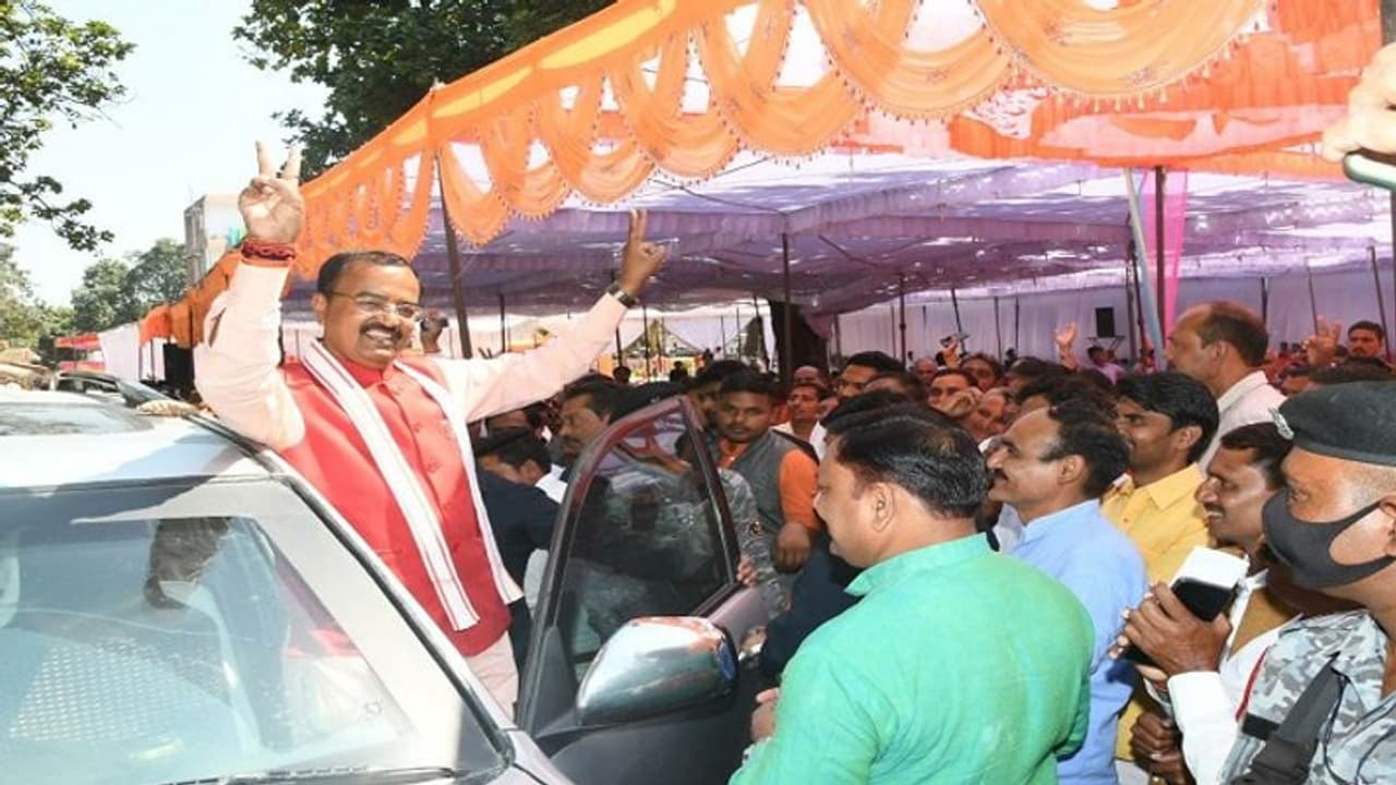 यूपी चुनाव: उपमुख्यमंत्री केशव प्रसाद ने कार्यकर्ताओं के साथ की बैठक, कड़ा धाम पहुंचकर माता शीतला के किए दर्शन यूपी चुनाव: उपमुख्यमंत्री केशव प्रसाद ने कार्यकर्ताओं के साथ की बैठक, कड़ा धाम पहुंचकर माता शीतला के किए दर्शन