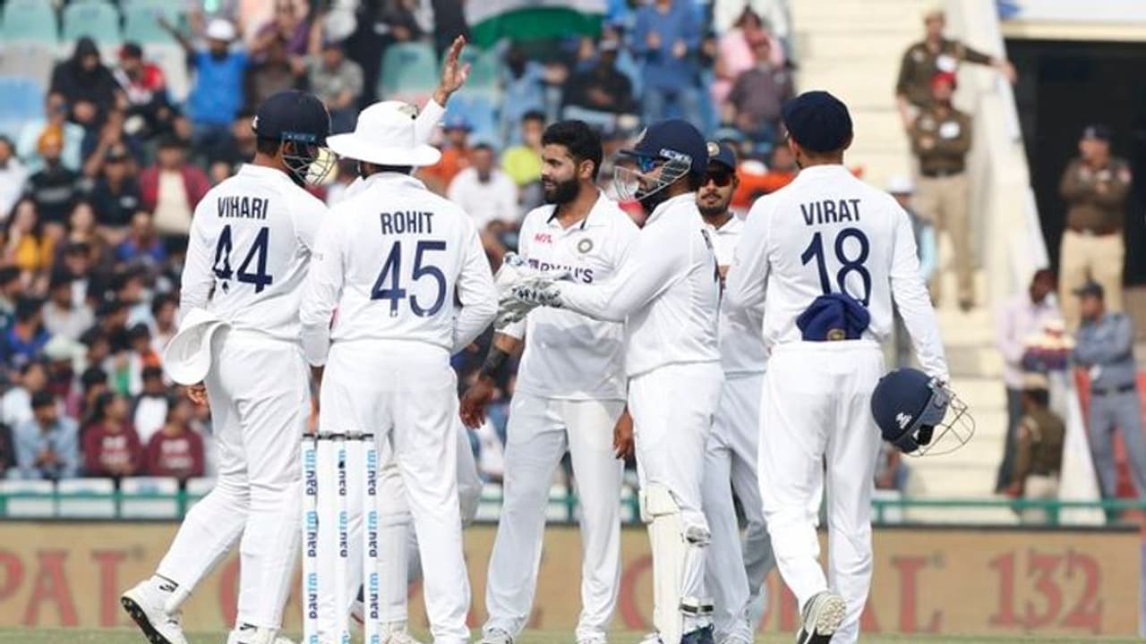 India vs Sri Lanka:ஒரேநாளில் 7 டக் அவுட்!பேட்டிங்கிற்கு சாதகமான பிட்ச்சில் இலங்கை வீரர்கள் படுமட்டமான பேட்டிங் India vs Sri Lanka:ஒரேநாளில் 7 டக் அவுட்!பேட்டிங்கிற்கு சாதகமான பிட்ச்சில் இலங்கை வீரர்கள் படுமட்டமான பேட்டிங்