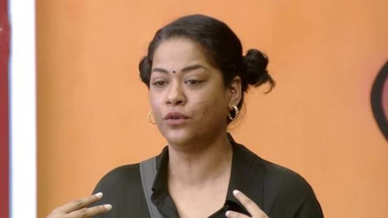 Biggboss Nonstop:ముమైత్ ఎలిమినేషన్ బాధాకరం... ఆర్థిక కష్టాలు తీరతాయనుకుంటే ఆశలు గల్లంతు Biggboss Nonstop:ముమైత్ ఎలిమినేషన్ బాధాకరం... ఆర్థిక కష్టాలు తీరతాయనుకుంటే ఆశలు గల్లంతు