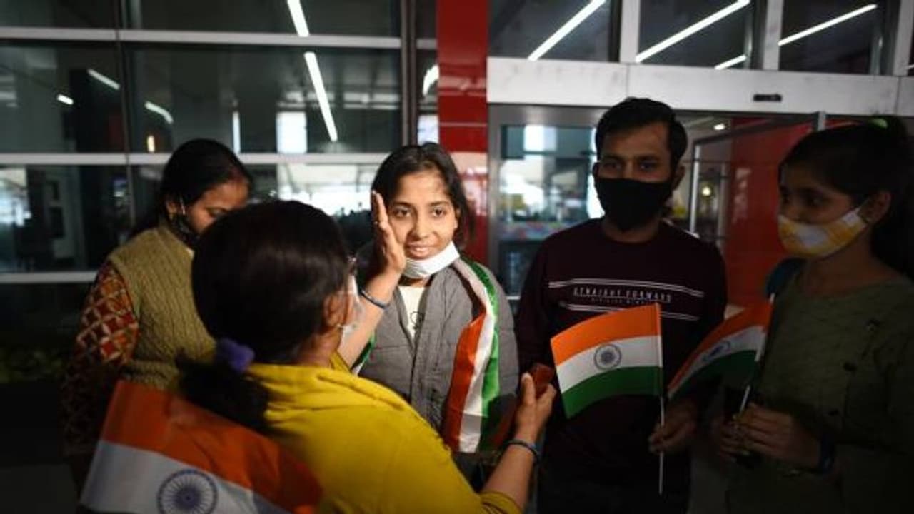 ইউক্রেন থেকে প্রায় ১৬ হাজার ভারতীয় পড়ুয়া দেশে ফিরেছে, জানালেন জ্যোতিরাদিত্য সিন্ধিয়া