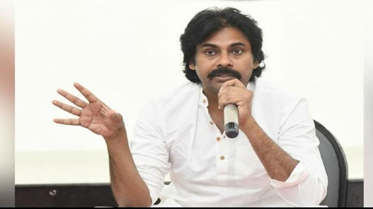 రైతుల్ని కూడా కులాల వారీగా విడగొట్టారు .. ఆ హామీ ఏమైంది: ఏపీ సర్కార్పై పవన్ ఫైర్ రైతుల్ని కూడా కులాల వారీగా విడగొట్టారు .. ఆ హామీ ఏమైంది: ఏపీ సర్కార్పై పవన్ ఫైర్