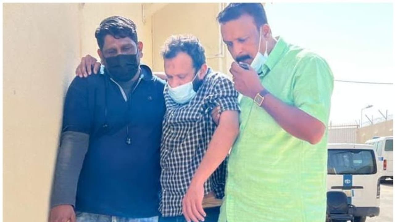 Expat Returned : രേഖകളില്ല, നിയമ കരുക്കിലായി; ദുരിതത്തിലായ പ്രവാസി മലയാളി ഒടുവില് നാട്ടിലെത്തി Expat Returned : രേഖകളില്ല, നിയമ കരുക്കിലായി; ദുരിതത്തിലായ പ്രവാസി മലയാളി ഒടുവില് നാട്ടിലെത്തി