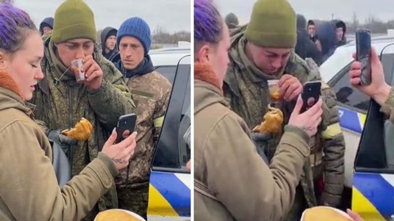 russia ukraine war: यूक्रेनियों की दरियादिली, जिस देश ने हमला किया उसी के सैनिक को खिलाया खाना russia ukraine war: यूक्रेनियों की दरियादिली, जिस देश ने हमला किया उसी के सैनिक को खिलाया खाना