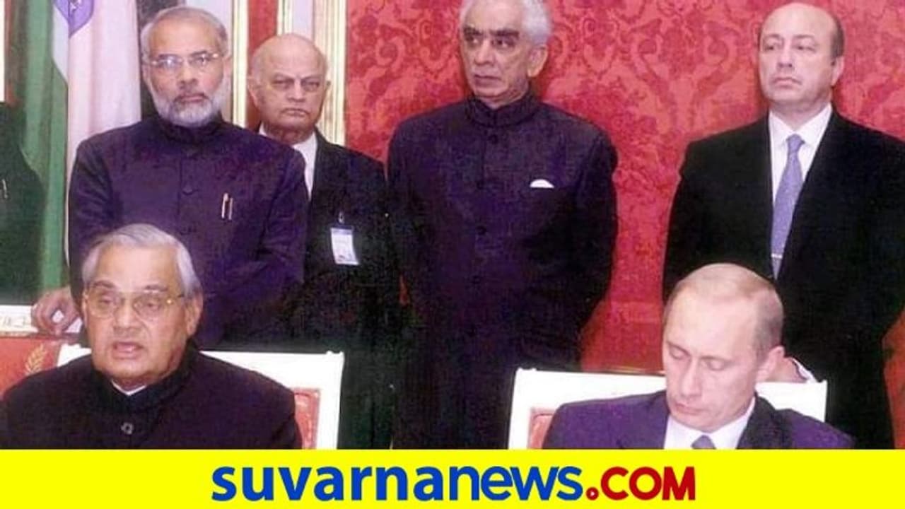 ಅಂದು ಪುಟಿನ್ ಹಿಂದೆ ಕೈಕಟ್ಟಿ ನಿಂತಿದ್ದ ಮೋದಿ, ಮತ್ತೆ ವೈರಲ್ ಆಯ್ತು ಫೋಟೋ