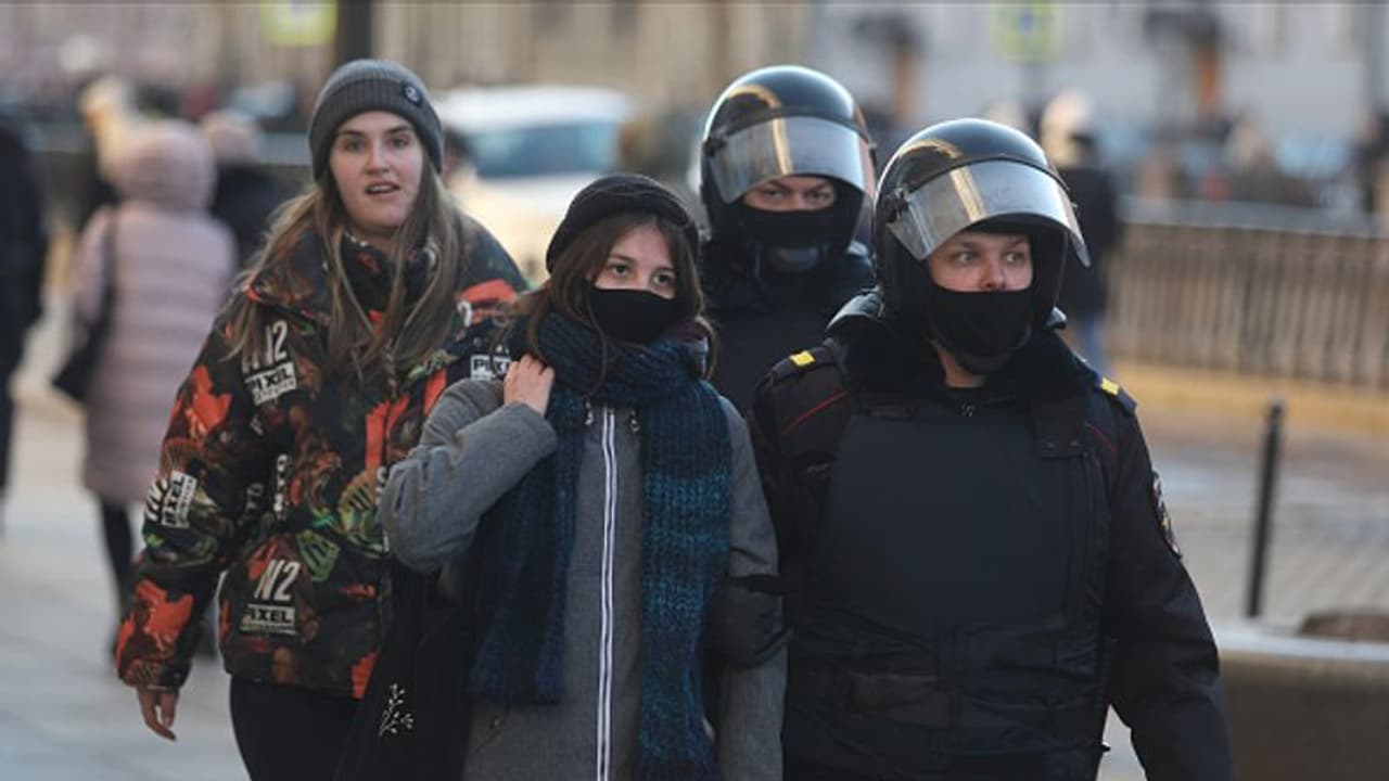 ഒഴിപ്പിക്കലിനായി തുറന്നത് ആറ് മനുഷ്യത്വ ഇടനാഴികൾ, എല്ലാം റഷ്യയിലേക്ക്, അസന്മാർഗിക നീക്കമെന്ന് യുക്രൈൻ ഒഴിപ്പിക്കലിനായി തുറന്നത് ആറ് മനുഷ്യത്വ ഇടനാഴികൾ, എല്ലാം റഷ്യയിലേക്ക്, അസന്മാർഗിക നീക്കമെന്ന് യുക്രൈൻ