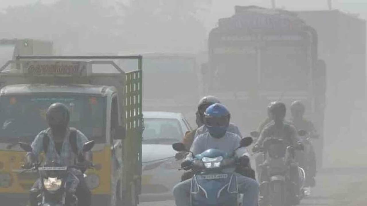 ವಾಯುಮಾಲಿನ್ಯ: ಭಾರತೀಯರ ಜೀವಿತಾವಧಿ 5 ವರ್ಷ ಇಳಿಕೆ ವಾಯುಮಾಲಿನ್ಯ: ಭಾರತೀಯರ ಜೀವಿತಾವಧಿ 5 ವರ್ಷ ಇಳಿಕೆ