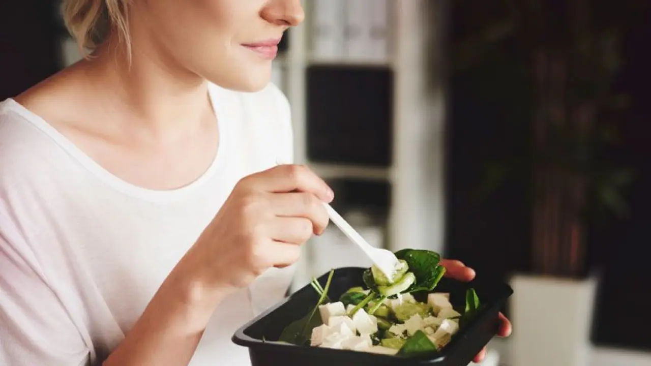 International Women's Day : അന്താരാഷ്ട്ര വനിതാ ദിനം; 40 കഴി‌ഞ്ഞ സ്ത്രീകൾ ഭക്ഷണകാര്യത്തിൽ ശ്രദ്ധിക്കേണ്ടത്...