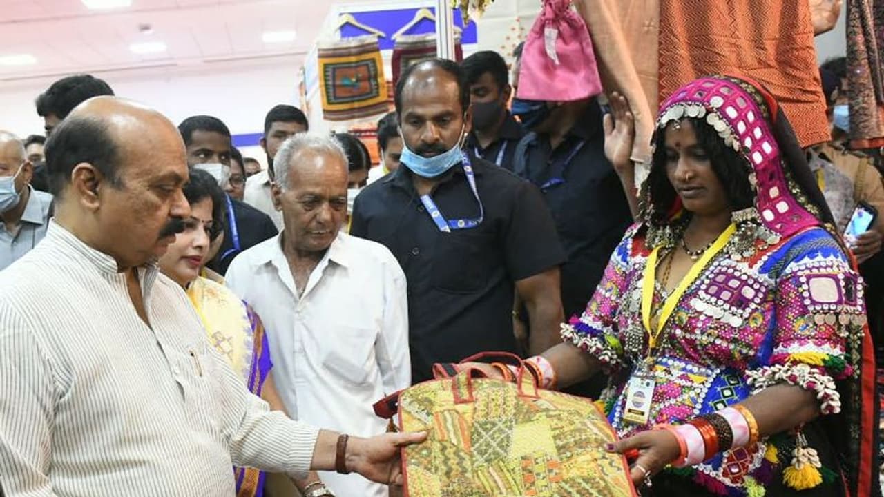 Women's Day 'ಮಹಿಳಾ ದಿನ'ದ ವಿಶೇಷ: `ಅಸ್ಮಿತೆ’ ವ್ಯಾಪಾರ ಮೇಳಕ್ಕೆ ಸಿಎಂ ಚಾಲನೆ