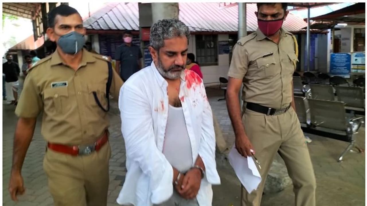 Murder : സ്വത്തു തർക്കം; കാഞ്ഞിരപ്പള്ളിയിൽ സഹോദരനെ വെടിവെച്ച് കൊന്നു, മാതൃസഹോദരനും വെടിയേറ്റു Murder : സ്വത്തു തർക്കം; കാഞ്ഞിരപ്പള്ളിയിൽ സഹോദരനെ വെടിവെച്ച് കൊന്നു, മാതൃസഹോദരനും വെടിയേറ്റു