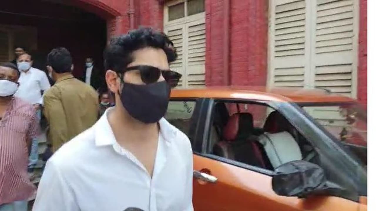 পিছু ছাড়ল না সনিকা মৃত্যু মামলা, শুটিংয়ের জন্য বিদেশে যাওয়া হল না বিক্রমের