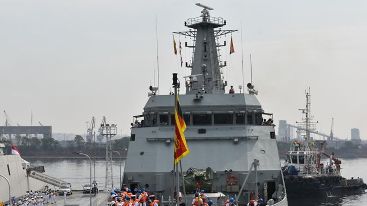 भारत श्रीलंका की नौसेना मिलकर कर रही समुद्री अभ्यास, मिसाइल से लैस है युद्धपोत, जानिए क्या है वजह भारत श्रीलंका की नौसेना मिलकर कर रही समुद्री अभ्यास, मिसाइल से लैस है युद्धपोत, जानिए क्या है वजह