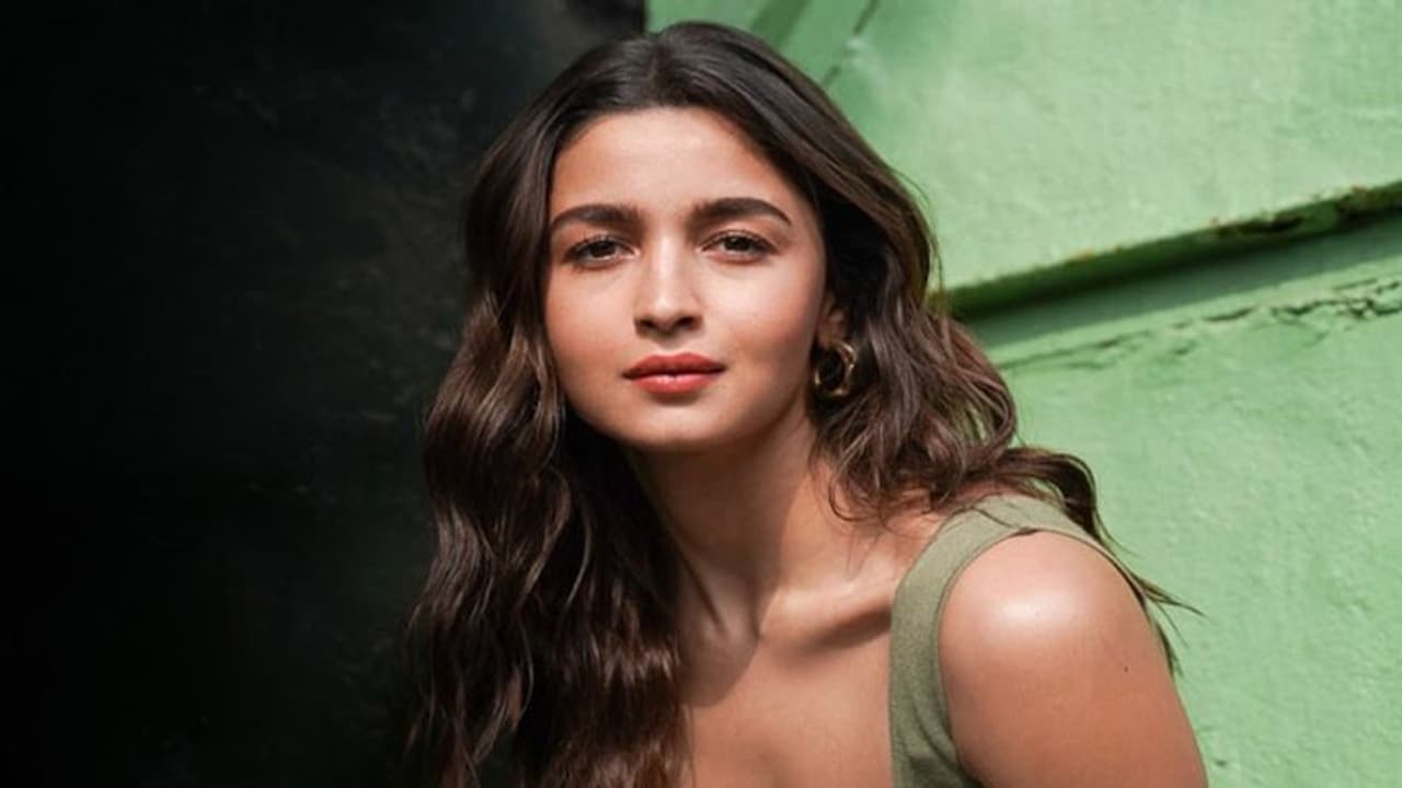 Alia Bhatt चली हॉलीवुड, इनके संग करेंगी डेब्यू, प्रियंका चोपड़ा दीपिका पादुकोण पहले ही बजा चुकी है डंका