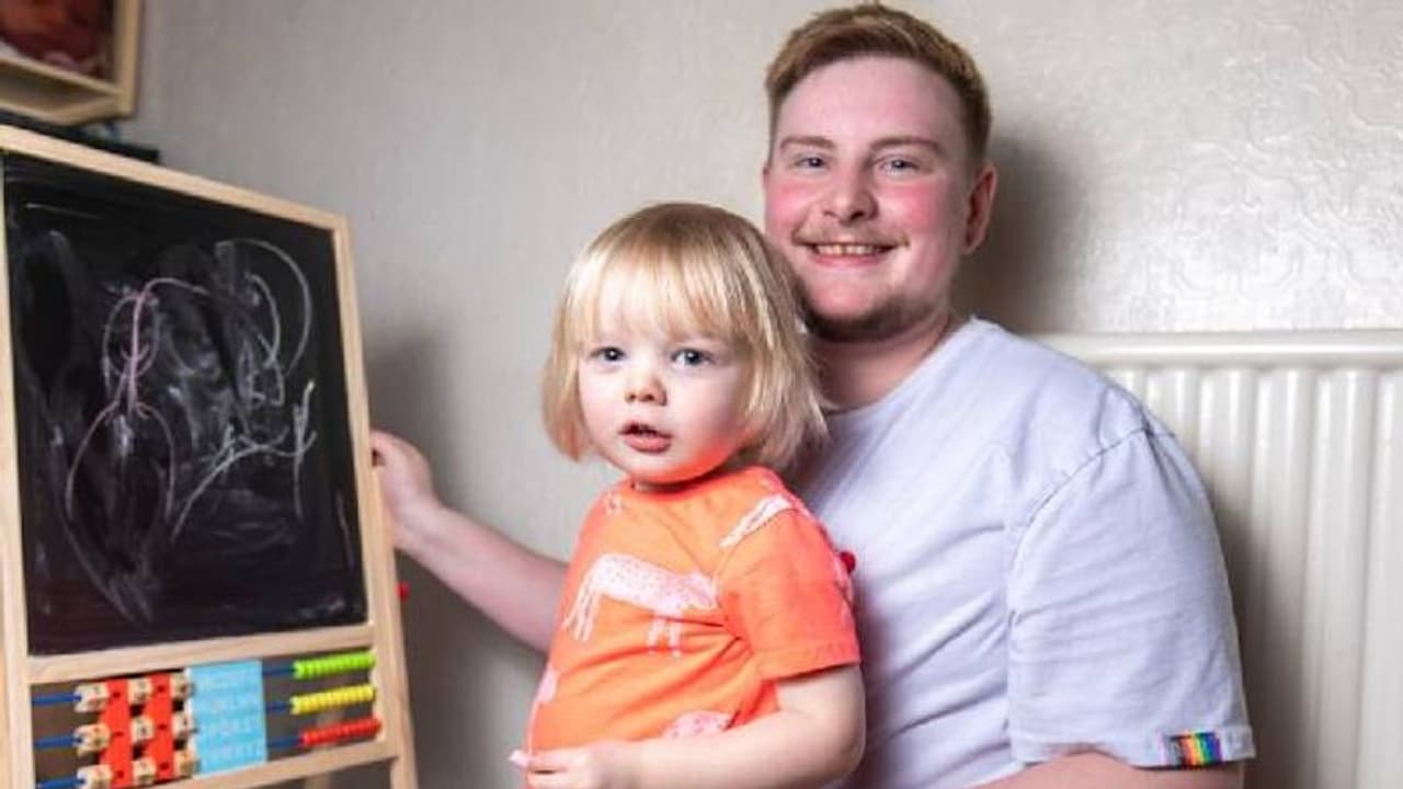 Man gives birth : കുഞ്ഞിനെ ​ഗർഭം ധരിച്ചതും പ്രസവിച്ചതും അവന്‍റെ അച്ഛൻ, അവിശ്വസനീയമെന്നും സന്തോഷമെന്നും റയാൻ