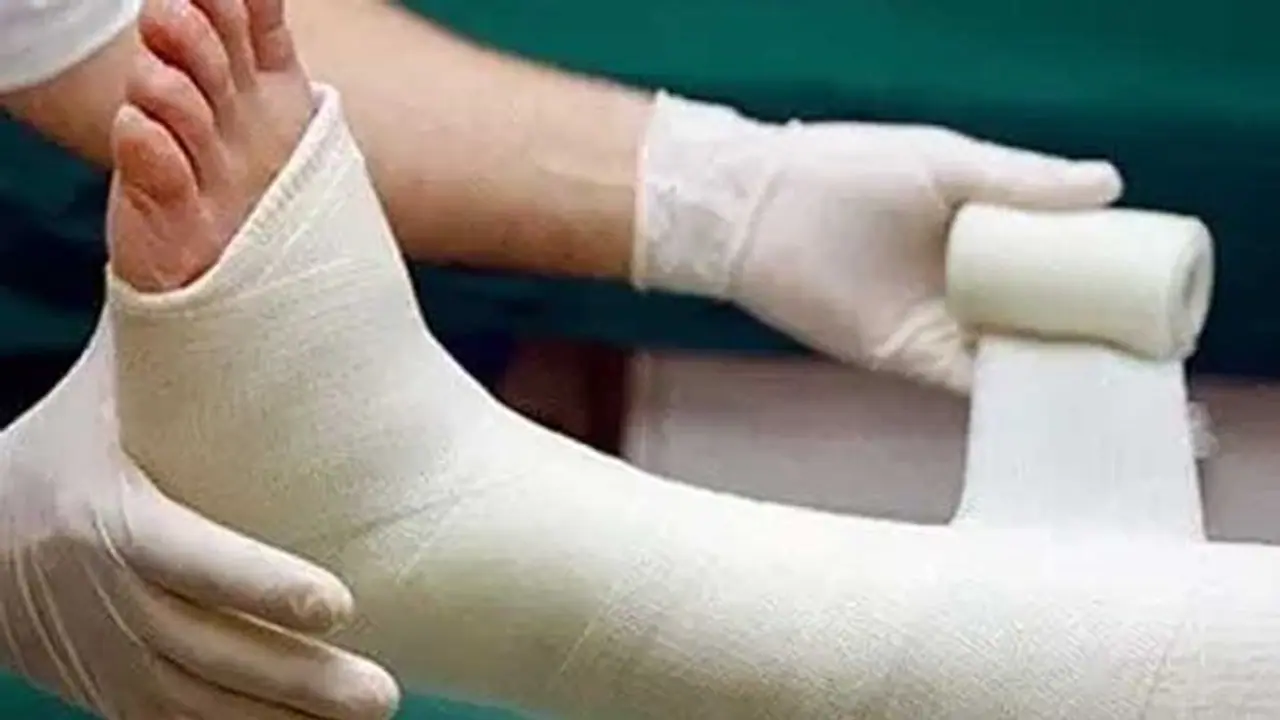 ஜெயிலில் இருந்து வந்ததுமே வேலையை காட்ட ஆரம்பித்த பிரபல ரவுடி.. தடுக்கி விழுந்து கை, கால் முறிவு.! ஜெயிலில் இருந்து வந்ததுமே வேலையை காட்ட ஆரம்பித்த பிரபல ரவுடி.. தடுக்கி விழுந்து கை, கால் முறிவு.!