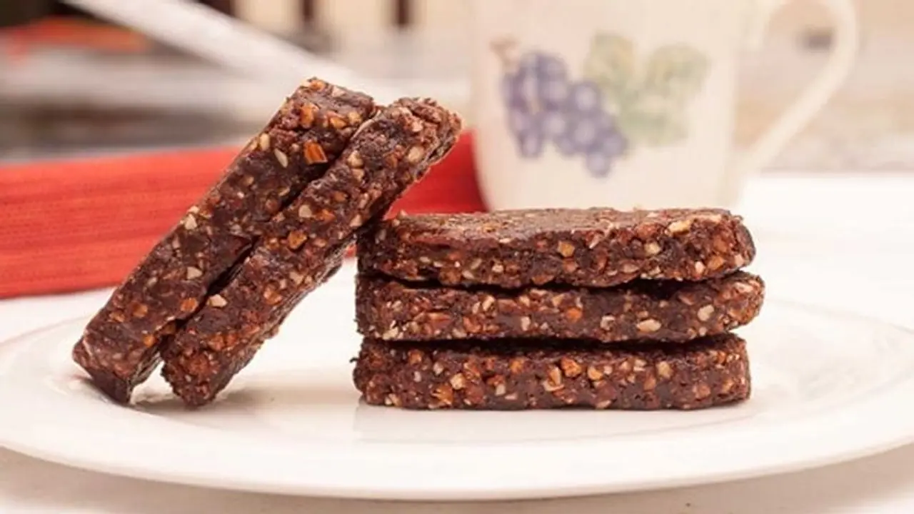 Exam Time: एग्जाम के प्रेशर में बच्चे छोड़ देते है खाना पीना, उन्हें बनाकर खिलाएं ये हेल्दी एनर्जी बार