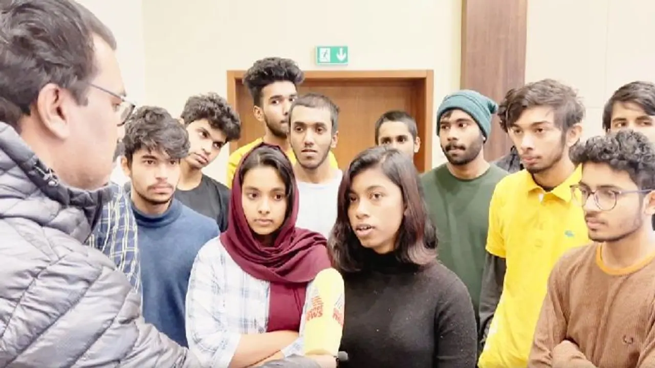 কখনও বাঙ্কারে আশ্রয়, আবার কখনও রাত জেগে সফর, ইউক্রেন যুদ্ধের আতঙ্ক এখনও চোখেমুখে কখনও বাঙ্কারে আশ্রয়, আবার কখনও রাত জেগে সফর, ইউক্রেন যুদ্ধের আতঙ্ক এখনও চোখেমুখে