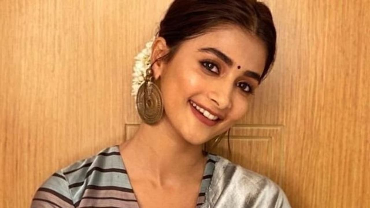 Pooja Hegde Wishes : మహిళా దినోత్సవ శుభాకాంక్షలు తెలిపిన పూజా హెగ్దే.. స్త్రీ గొప్పతనాన్ని తెలియజేస్తూ.. Pooja Hegde Wishes : మహిళా దినోత్సవ శుభాకాంక్షలు తెలిపిన పూజా హెగ్దే.. స్త్రీ గొప్పతనాన్ని తెలియజేస్తూ..