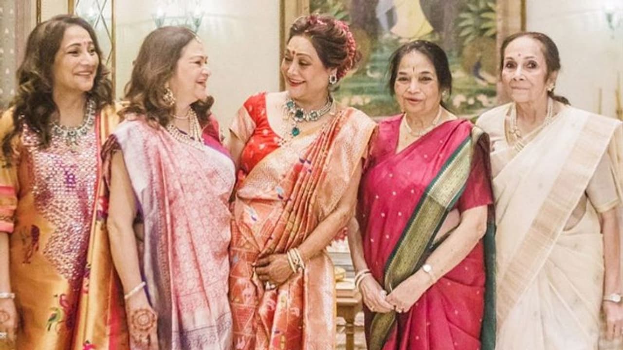 Womens Day 2022: पहली बार अपनी बहनों संग एक ही फ्रेम में दिखी टीना अंबानी, सभी को कहा वंडरफुल वुमन्स Womens Day 2022: पहली बार अपनी बहनों संग एक ही फ्रेम में दिखी टीना अंबानी, सभी को कहा वंडरफुल वुमन्स