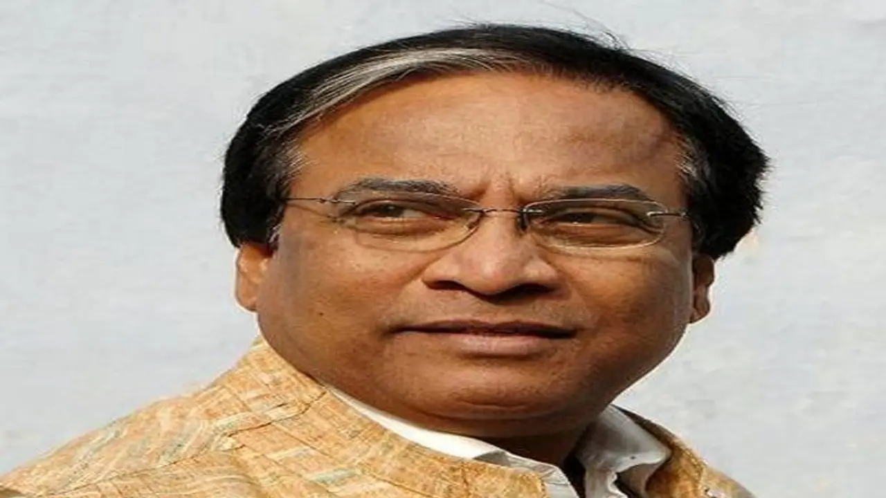 Bengal's suspended BJP leader Jay Prakash Majumdar joins TMC in Mamata's presence