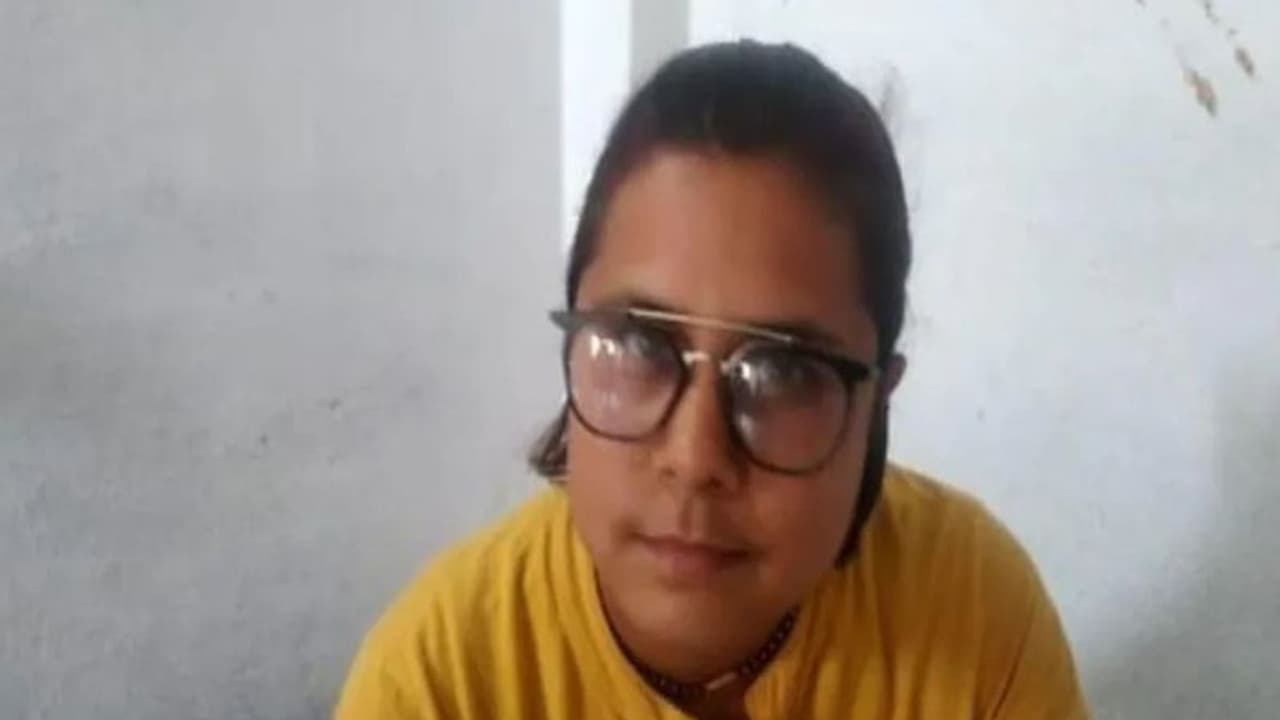 एक सर्जरी और आठ घंटे में लड़का बन गई बिहार की लड़की, अब हर महीने सहना पड़ता है दर्द, करने पड़ते हैं ऐसे काम