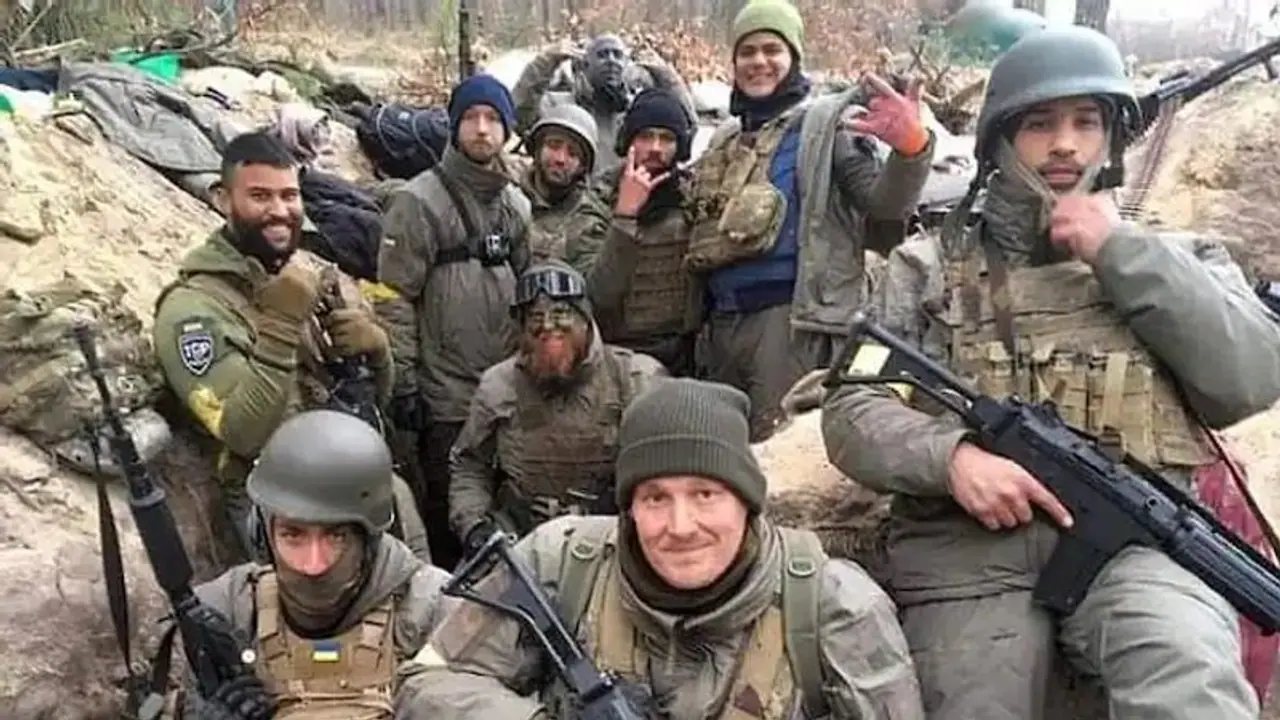 Ukraine foreign legion : ഒപ്പം നിന്ന് പോരാടുന്ന വിദേശികള്ക്ക് ഭാവിയില് പൗരത്വം നല്കുമെന്ന് യുക്രൈന് Ukraine foreign legion : ഒപ്പം നിന്ന് പോരാടുന്ന വിദേശികള്ക്ക് ഭാവിയില് പൗരത്വം നല്കുമെന്ന് യുക്രൈന്