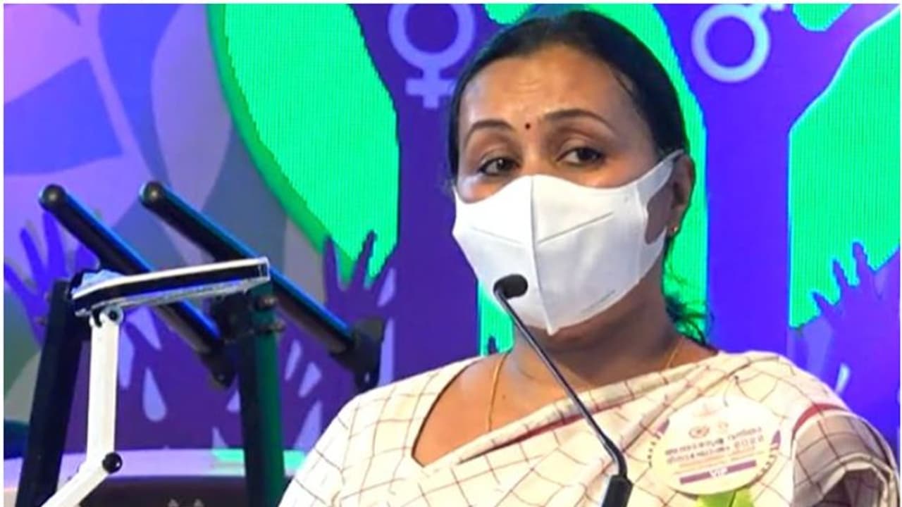 നടിയുടെ പോസ്റ്റിൽ 'പോയി ചത്തൂടേ' എന്ന് കമന്‍റ്; മാറാത്ത മനോഭാവമെന്ന് മന്ത്രി വീണ ജോർജ്