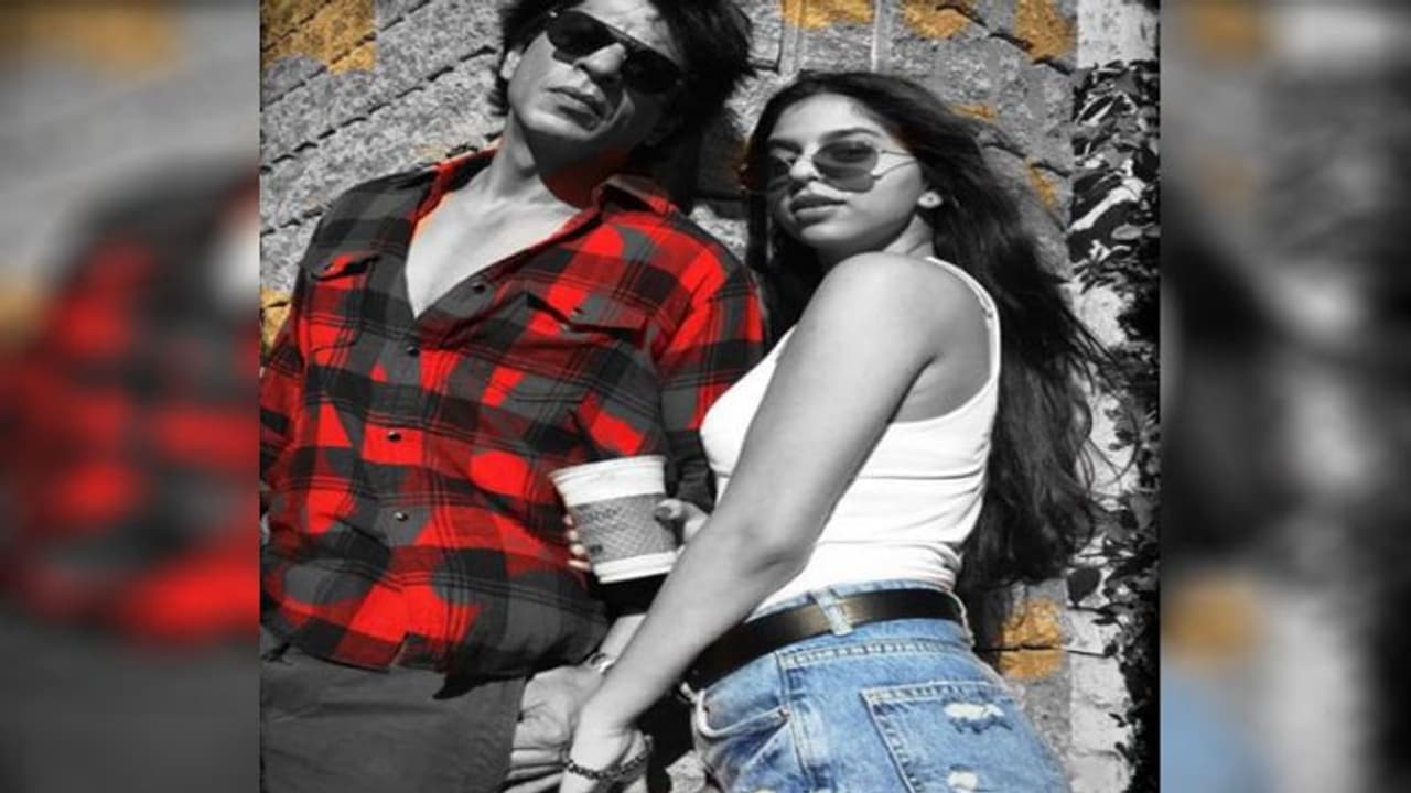 दुबई में शूट कर रहे Shah Rukh Khan के पास सुहाना खान का आया कॉल, लाडली बेटी ने पापा को दी ये सलाह दुबई में शूट कर रहे Shah Rukh Khan के पास सुहाना खान का आया कॉल, लाडली बेटी ने पापा को दी ये सलाह