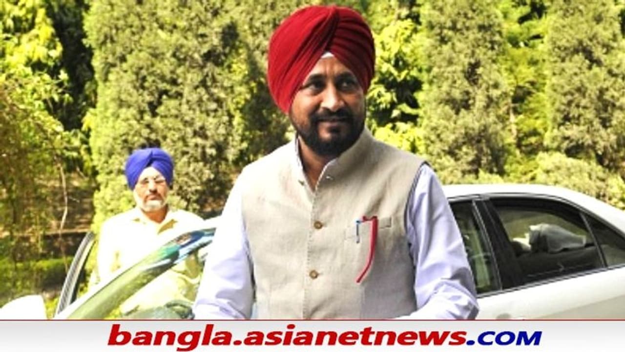 গণনার আগে ফের শিরোনামে মুখ্যমন্ত্রী চান্নি দুহাতে দোওয়ালেন দুধ, ভিডিও ভাইরাল গণনার আগে ফের শিরোনামে মুখ্যমন্ত্রী চান্নি দুহাতে দোওয়ালেন দুধ, ভিডিও ভাইরাল