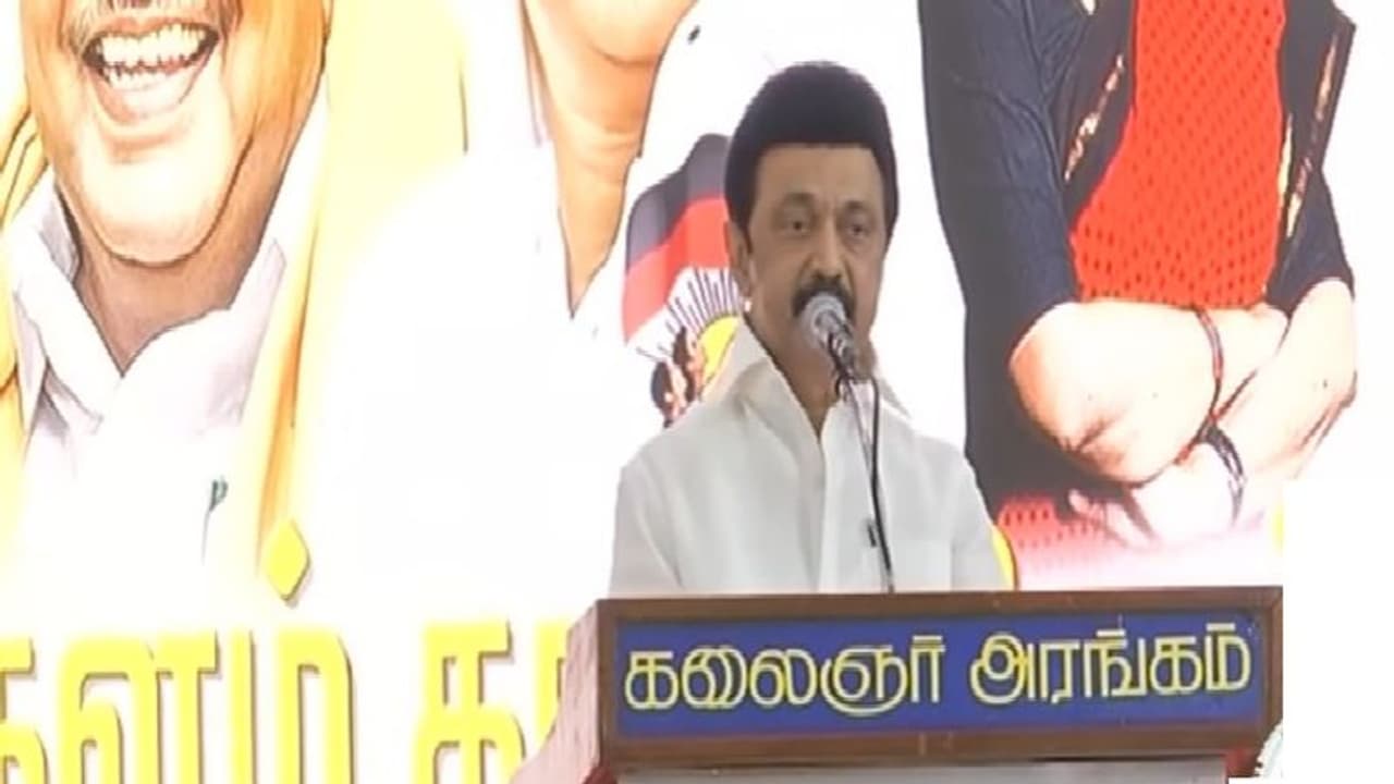 குடும்பத் தலைவிகள் பெயரில் தான் இனி வீடுகள் வழங்கப்படும்... மகளிர் தினத்தையொட்டி மு.க.ஸ்டாலின் அறிவிப்பு!! குடும்பத் தலைவிகள் பெயரில் தான் இனி வீடுகள் வழங்கப்படும்... மகளிர் தினத்தையொட்டி மு.க.ஸ்டாலின் அறிவிப்பு!!
