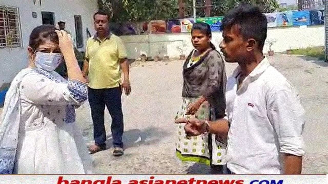 বেজির সঙ্গে সেলফি পোস্টের জের, শ্রাবন্তীকে ফের জিজ্ঞাসাবাদ বেজির সঙ্গে সেলফি পোস্টের জের, শ্রাবন্তীকে ফের জিজ্ঞাসাবাদ