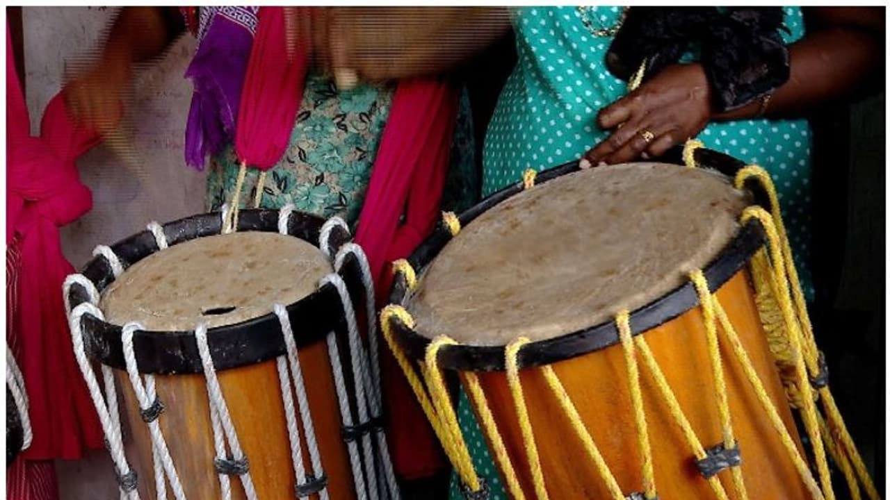 ആദിവാസികള്ക്ക് പൊട്ടിയ ചെണ്ടകള് നല്കിയ സംഭവം; ഗുരുതര ക്രമക്കേട് നടന്നെന്ന് അന്വേഷണ റിപ്പോര്ട്ട് ആദിവാസികള്ക്ക് പൊട്ടിയ ചെണ്ടകള് നല്കിയ സംഭവം; ഗുരുതര ക്രമക്കേട് നടന്നെന്ന് അന്വേഷണ റിപ്പോര്ട്ട്