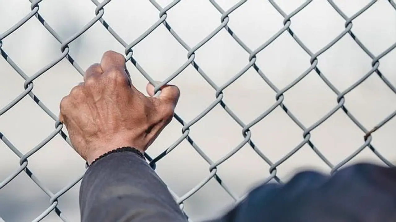 Palestinian claims he smuggled sperms from jail in bags of chips, became father of 4