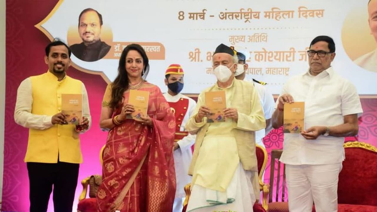 ड्रीम गर्ल हेमा मालिनी ने रिलीज की 'लड़कियां बड़ी लड़ाका होती हैं' किताब, बोलीं सृजन की शक्ति सिर्फ स्त्री के पास