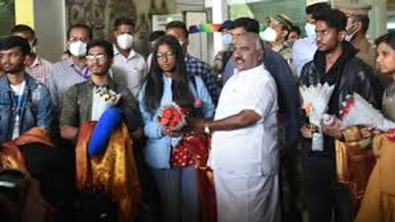 Russia Ukraine War: உக்ரைன் இருந்து தமிழகம் திரும்பிய மாணவர்களுக்கு மனநல ஆலோசனை..அமைச்சர் மா.சு திறந்து வைப்பு