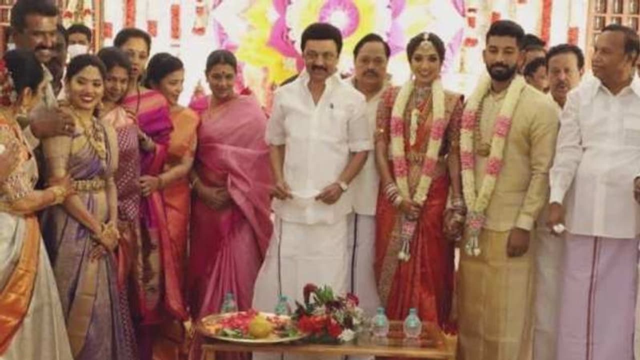 தமிழச்சியின் கணவர் என்னை கைது செய்தார்.. திருமண நிகழ்ச்சியில் சொல்லிக் காட்டிய ஸ்டாலின்.. ஆடிப்போன உ.பிக்கள்