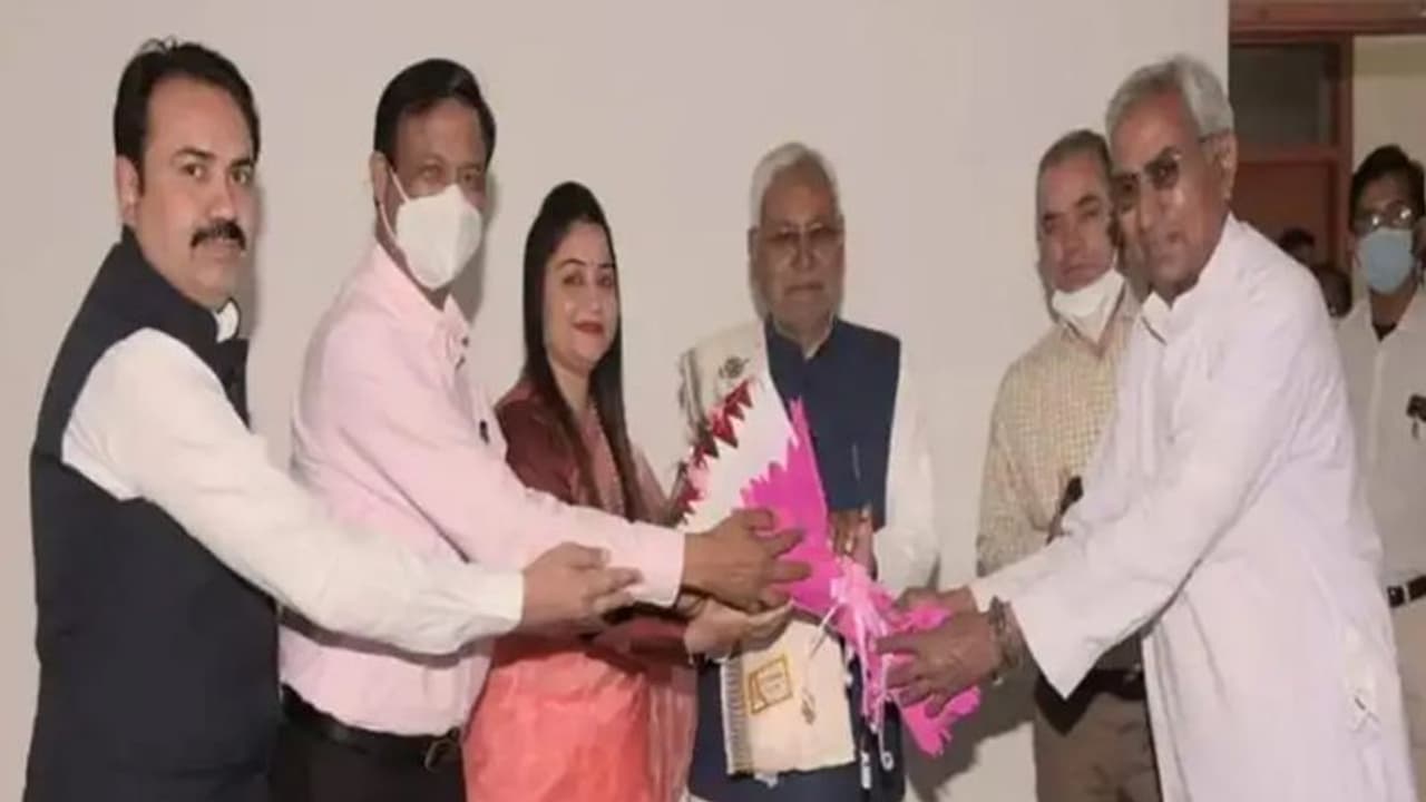 क्या राजस्थान में भी बंद होने वाली है शराब: शराबबंदी पर रिसर्च के लिए बिहार पहुंची सीएम गहलोत की टीम क्या राजस्थान में भी बंद होने वाली है शराब: शराबबंदी पर रिसर्च के लिए बिहार पहुंची सीएम गहलोत की टीम