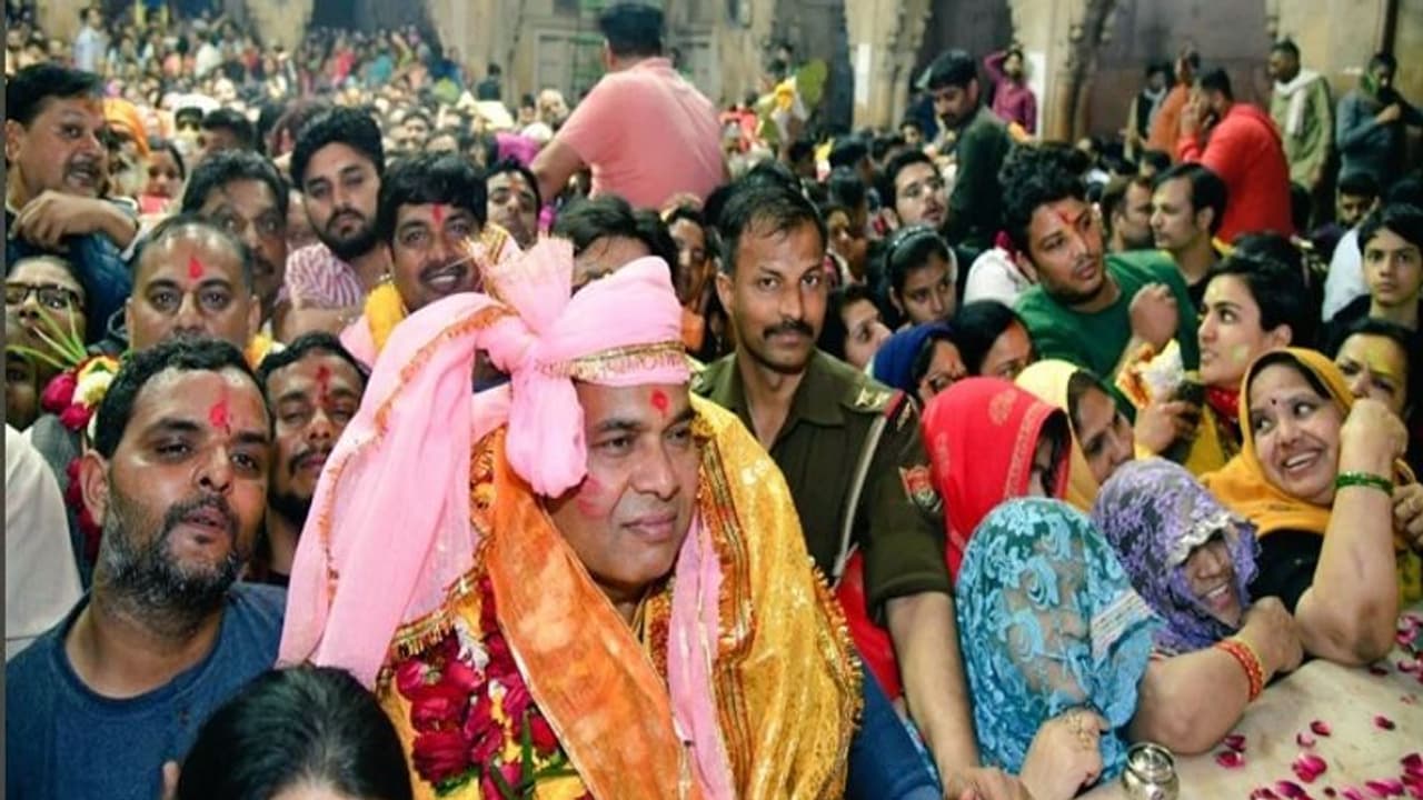 चुनाव नतीजों से पहले भगवान के दर पर हाजिरी लगाने पहुंचे श्रीकांत शर्मा, चार मंदिरों में की पूजा चुनाव नतीजों से पहले भगवान के दर पर हाजिरी लगाने पहुंचे श्रीकांत शर्मा, चार मंदिरों में की पूजा