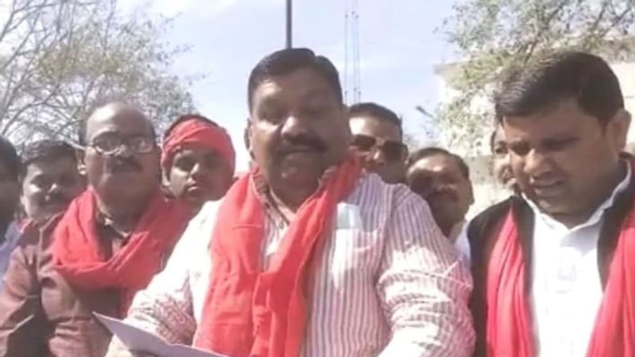 UP Chunav 2022: सपा प्रत्याशी अरविंद सिंह गोप बोले अखिलेश की सरकार बनता देख बौखला गई है BJP UP Chunav 2022: सपा प्रत्याशी अरविंद सिंह गोप बोले अखिलेश की सरकार बनता देख बौखला गई है BJP