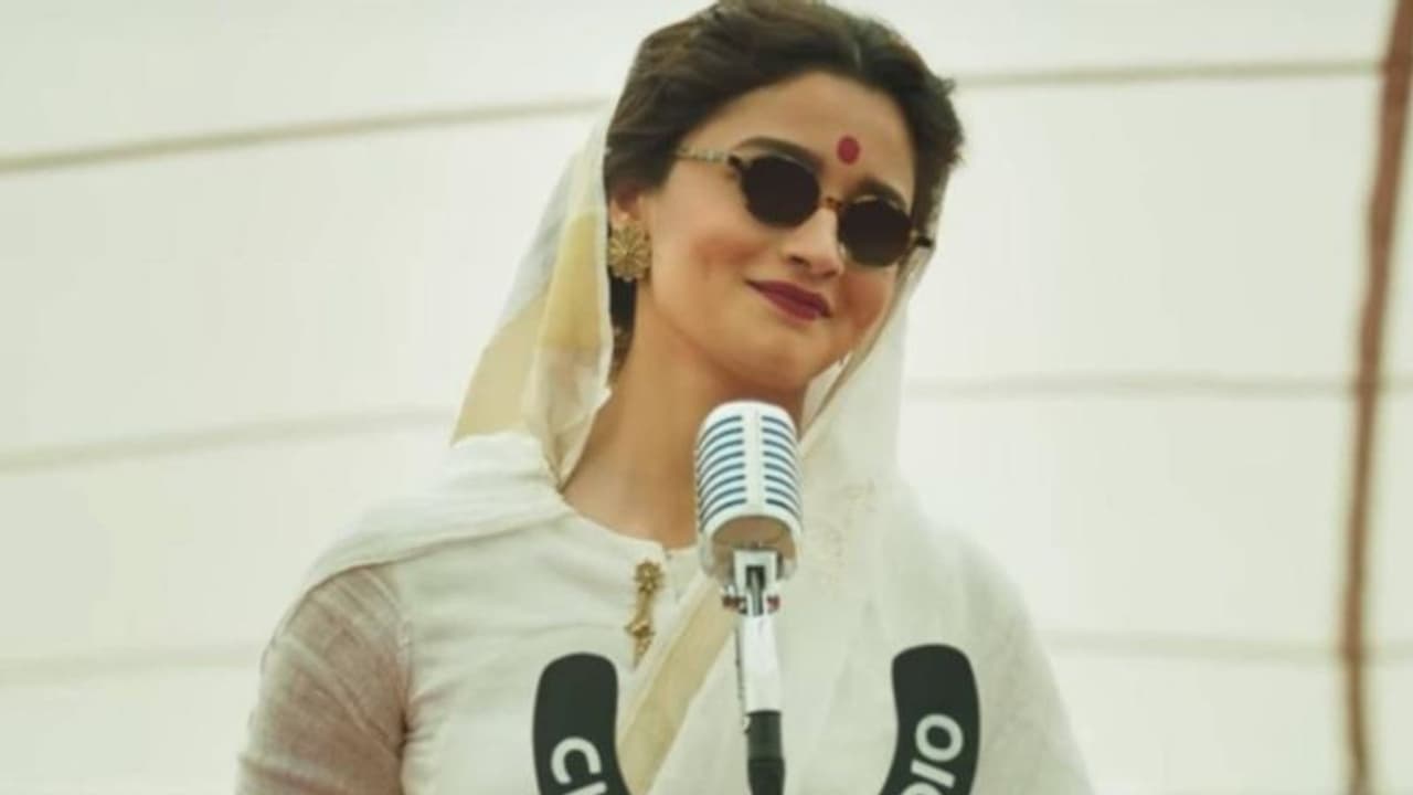 রনবীর ছাড়াও আলিয়ার প্রতি কনসার্ন আরও একজন, কে সেই বিশেষ ব্যক্তি? রনবীর ছাড়াও আলিয়ার প্রতি কনসার্ন আরও একজন, কে সেই বিশেষ ব্যক্তি?